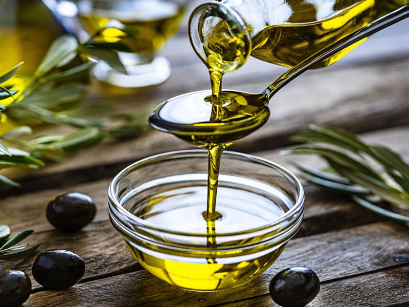 top-4-des-bienfaits-de-l-huile-d-olive-sur-la-peau